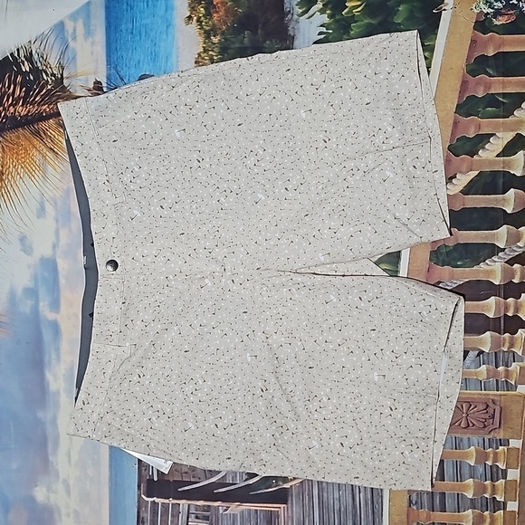 Adidas Tan‎ Golf Shorts Size 36 NWT - Picture 1 of 9